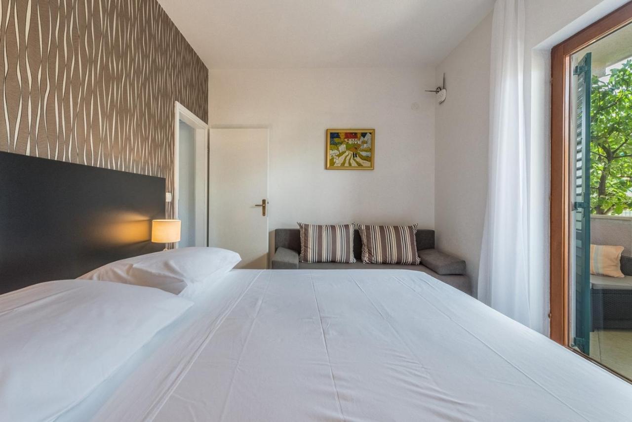 Apartments Ivana-Mira โอครูกกอร์นญี ภายนอก รูปภาพ