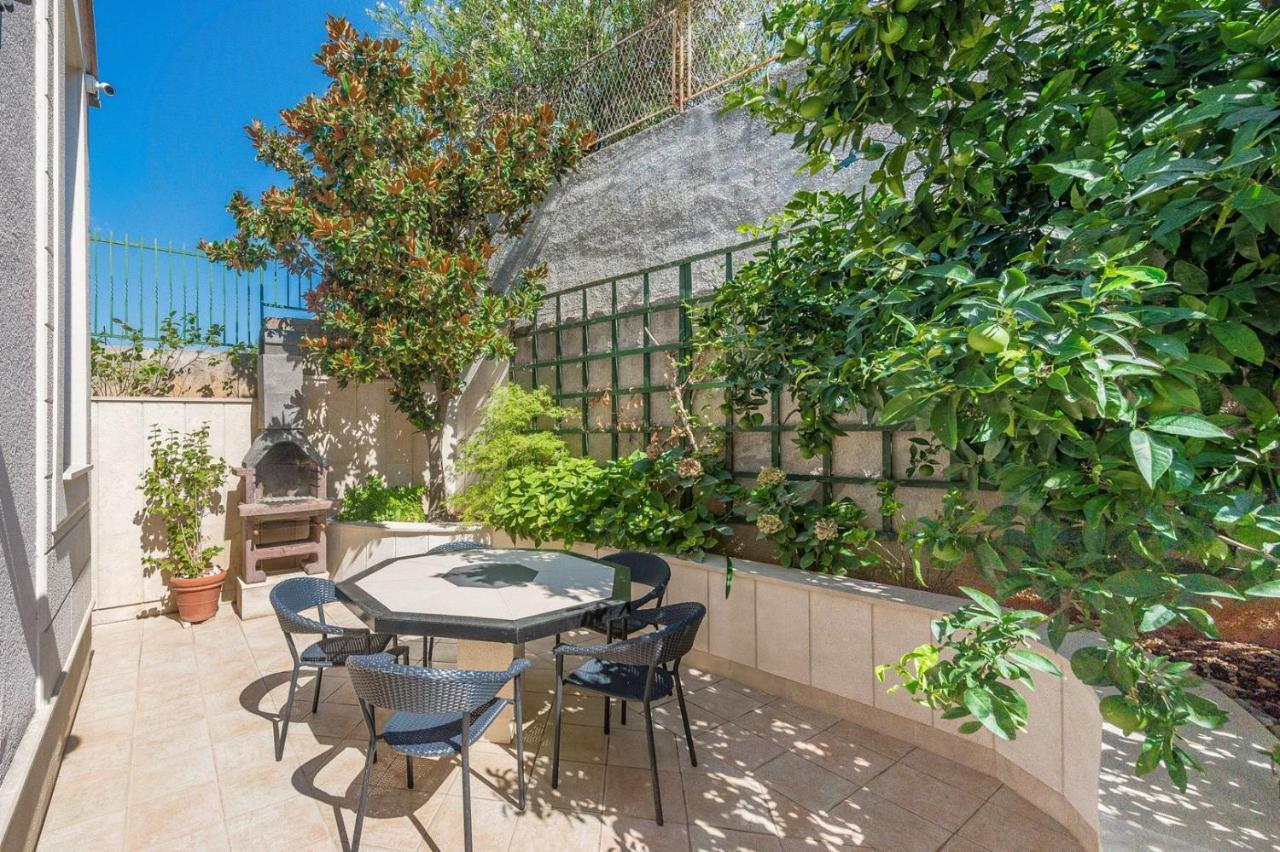 Apartments Ivana-Mira โอครูกกอร์นญี ภายนอก รูปภาพ
