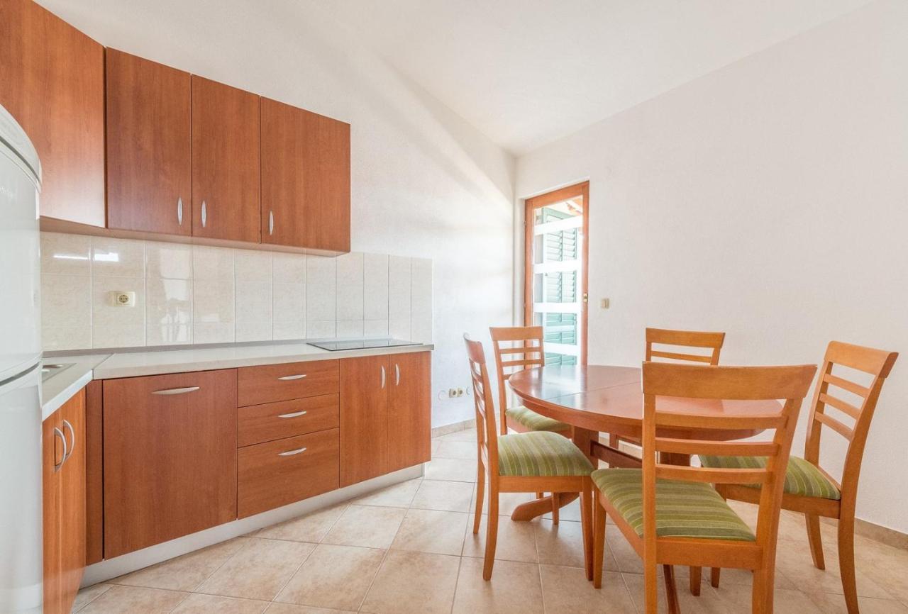 Apartments Ivana-Mira โอครูกกอร์นญี ภายนอก รูปภาพ