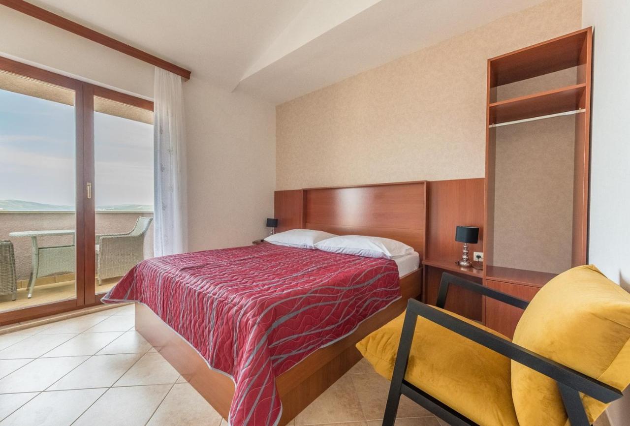 Apartments Ivana-Mira โอครูกกอร์นญี ภายนอก รูปภาพ