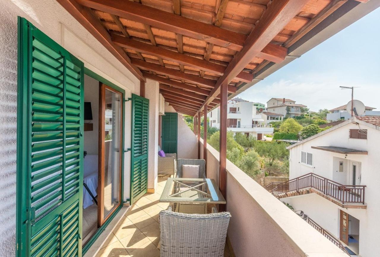 Apartments Ivana-Mira โอครูกกอร์นญี ภายนอก รูปภาพ