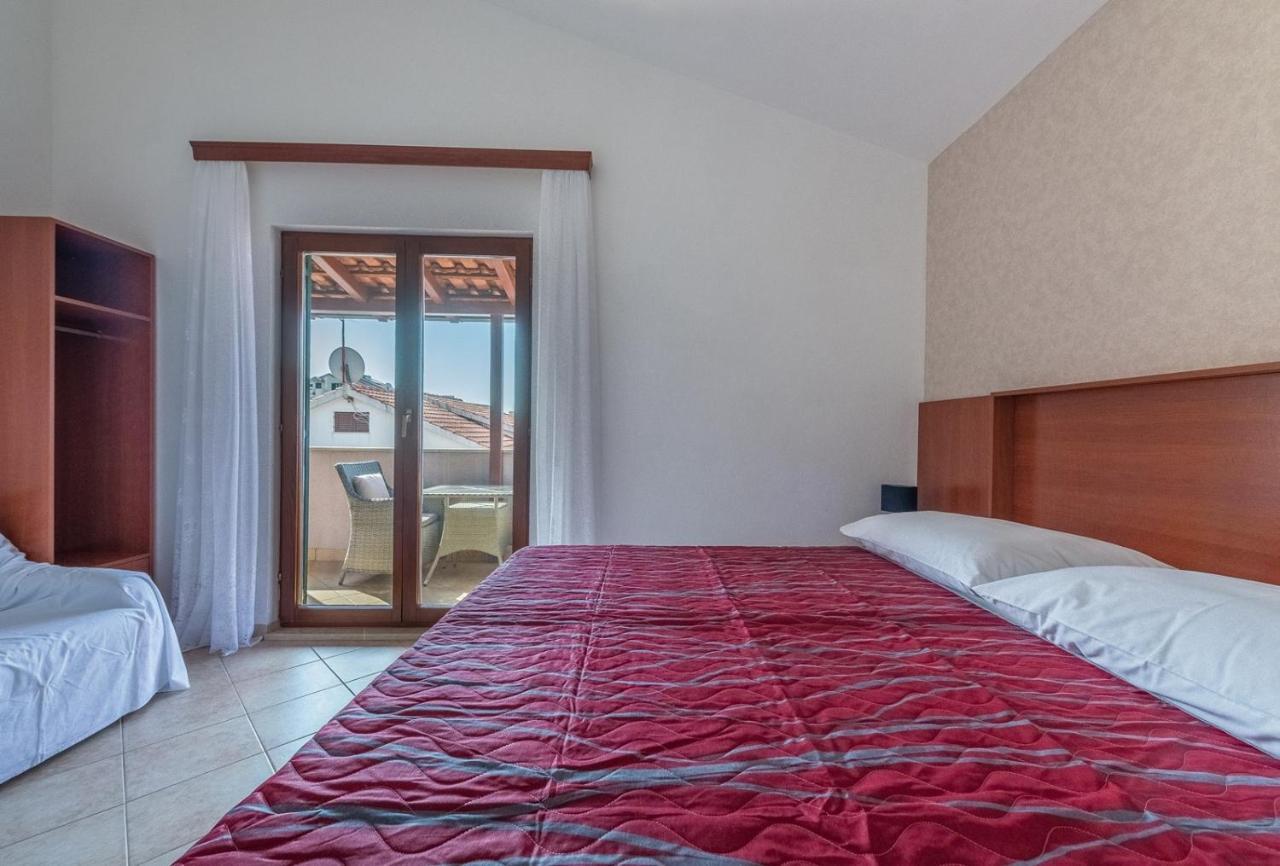 Apartments Ivana-Mira โอครูกกอร์นญี ภายนอก รูปภาพ