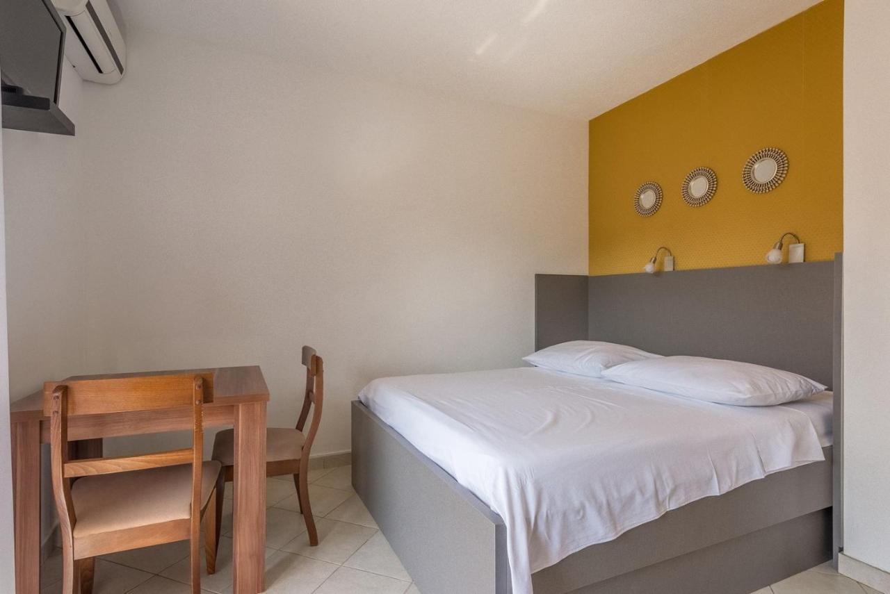 Apartments Ivana-Mira โอครูกกอร์นญี ภายนอก รูปภาพ