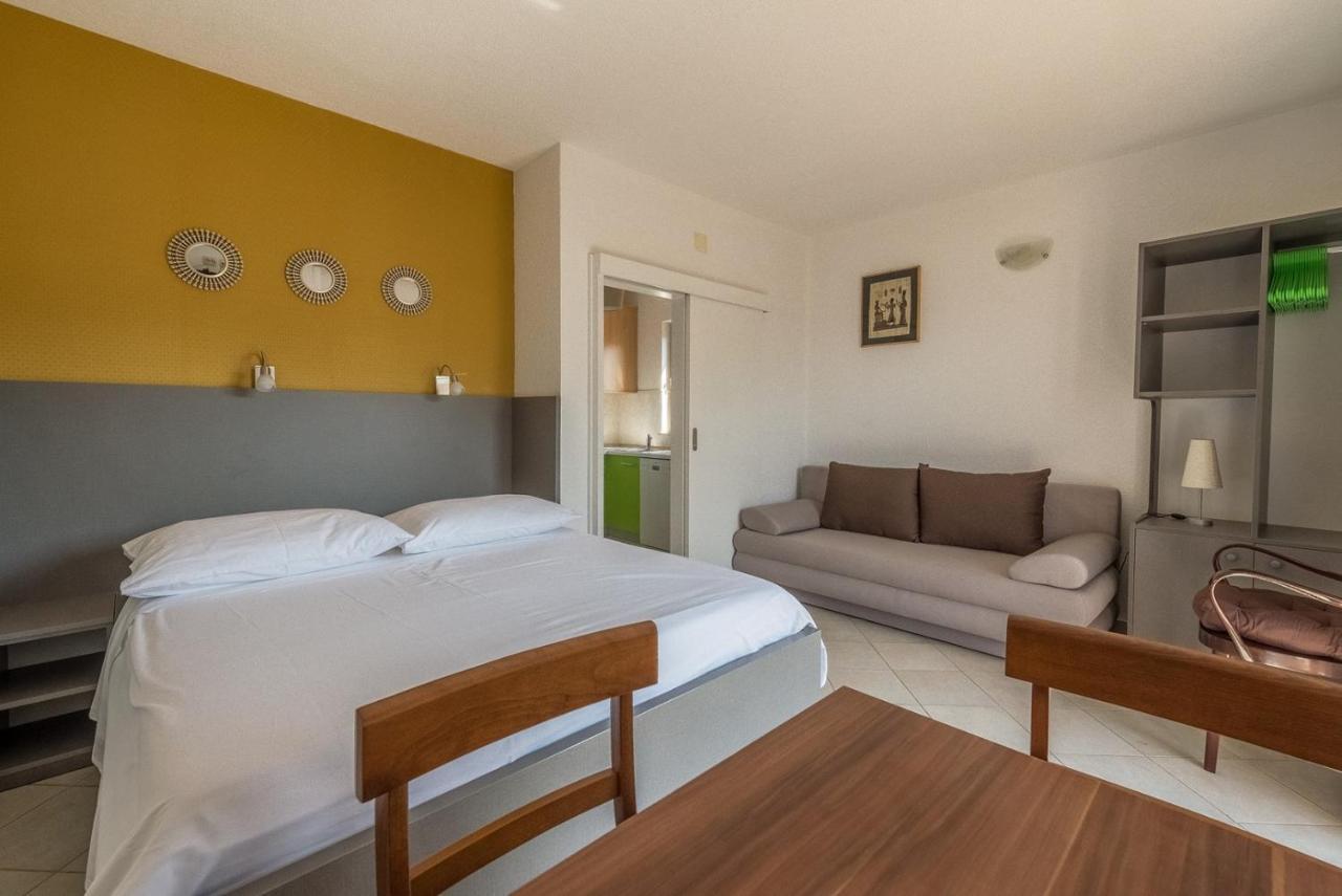 Apartments Ivana-Mira โอครูกกอร์นญี ภายนอก รูปภาพ