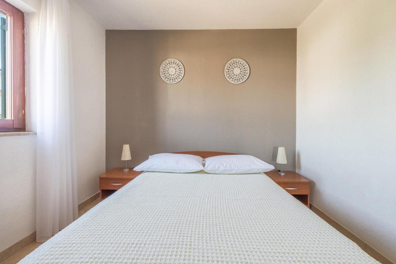 Apartments Ivana-Mira โอครูกกอร์นญี ภายนอก รูปภาพ
