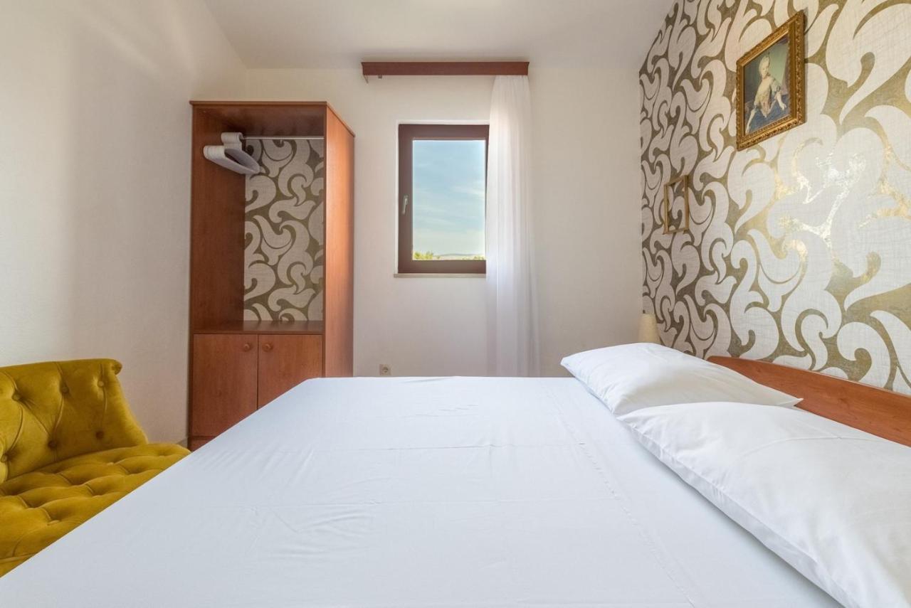 Apartments Ivana-Mira โอครูกกอร์นญี ภายนอก รูปภาพ