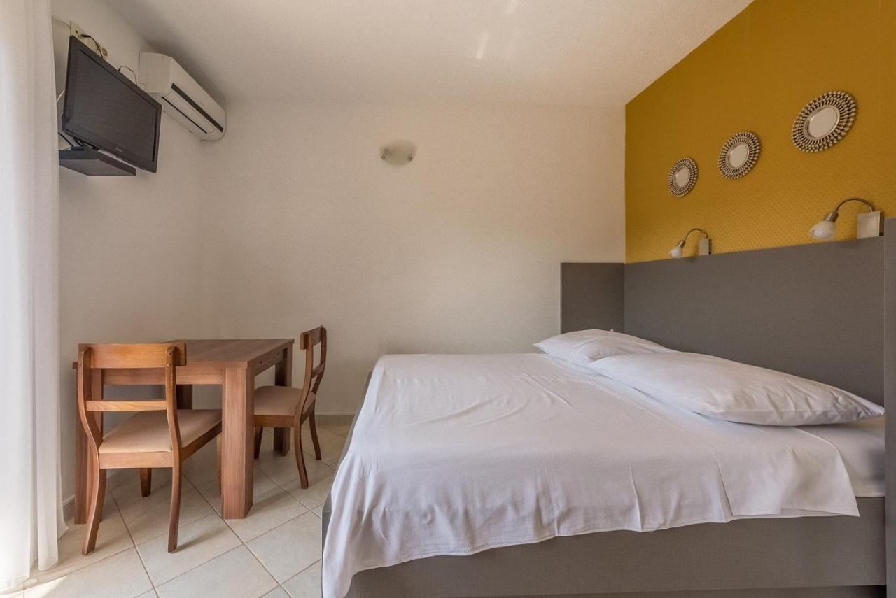 Apartments Ivana-Mira โอครูกกอร์นญี ภายนอก รูปภาพ