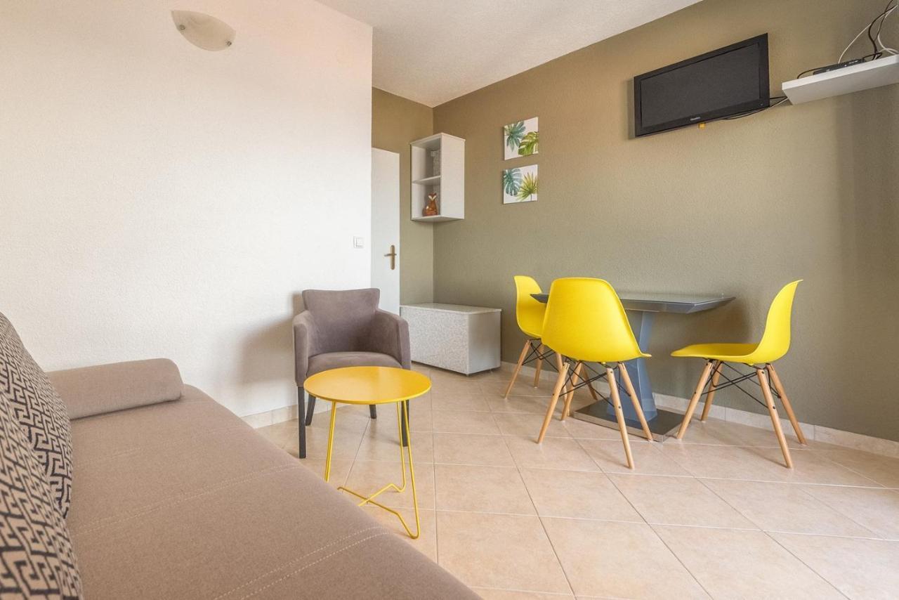 Apartments Ivana-Mira โอครูกกอร์นญี ภายนอก รูปภาพ