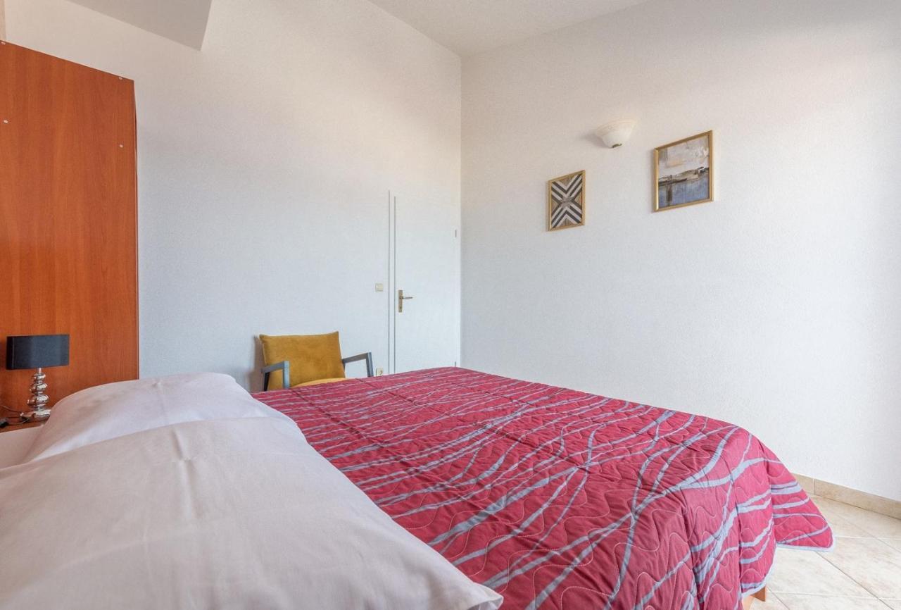 Apartments Ivana-Mira โอครูกกอร์นญี ภายนอก รูปภาพ