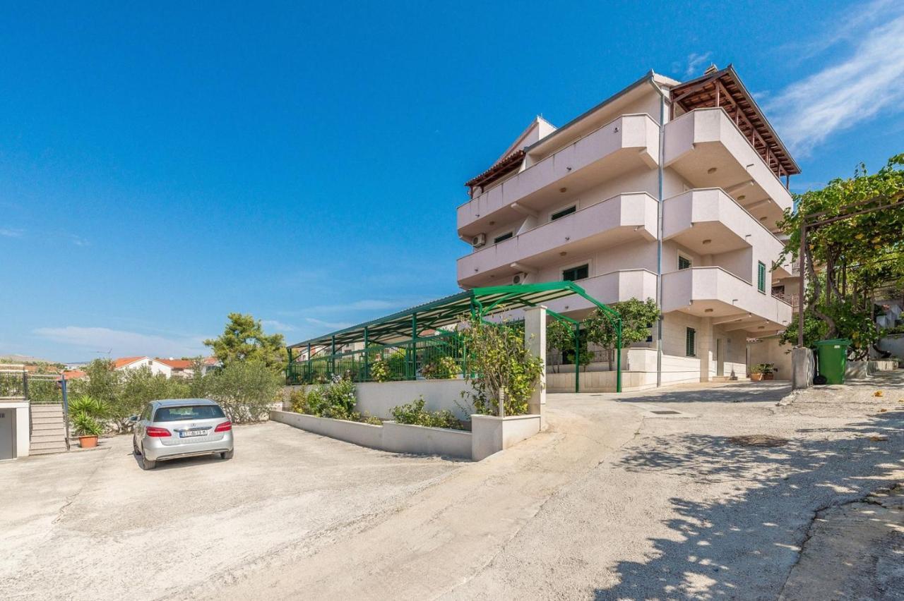 Apartments Ivana-Mira โอครูกกอร์นญี ภายนอก รูปภาพ