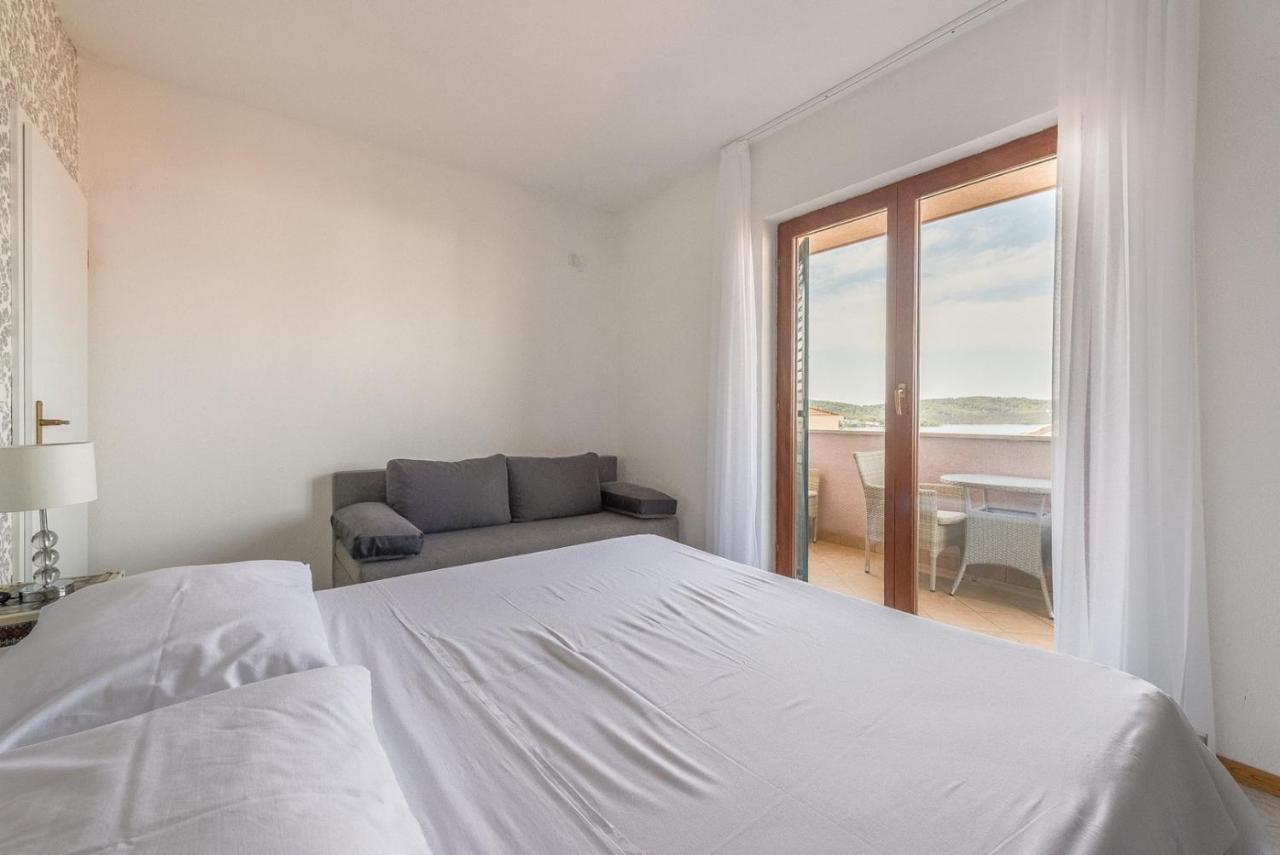 Apartments Ivana-Mira โอครูกกอร์นญี ภายนอก รูปภาพ